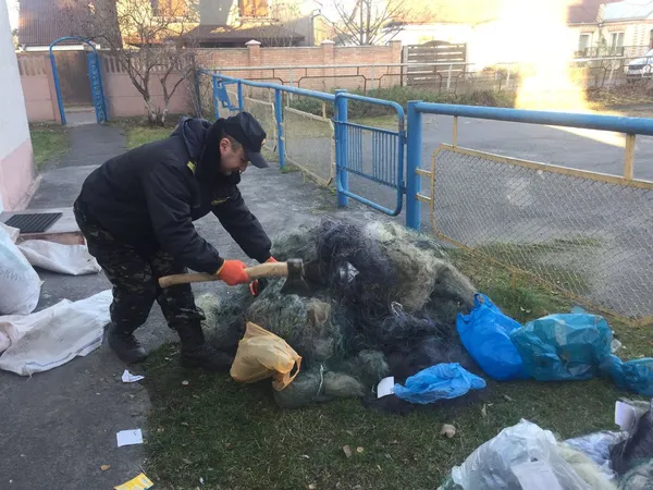 На Волині порізали 13 500 метрів риболовецьких сіток (фото)