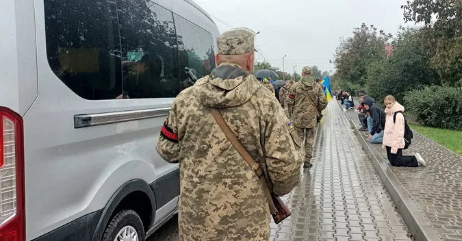 Понад рік вважався зниклим безвісти: у Підгайцях попрощалися з воїном Віталієм Сюрхою (фото)