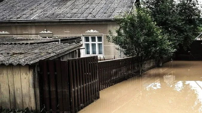 «Велика вода» несе загрозу: волинян попереджають про ризик інфекцій через підтоплення