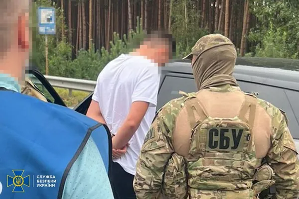 На Волині затримали двох митників, які вимагали хабарі за імпорт товарів в Україну (фото)