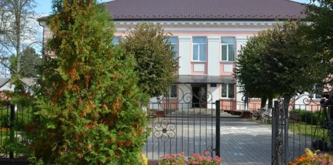 Платила працівникам, які не ходили на роботу: на Волині судитимуть директорку інтернату