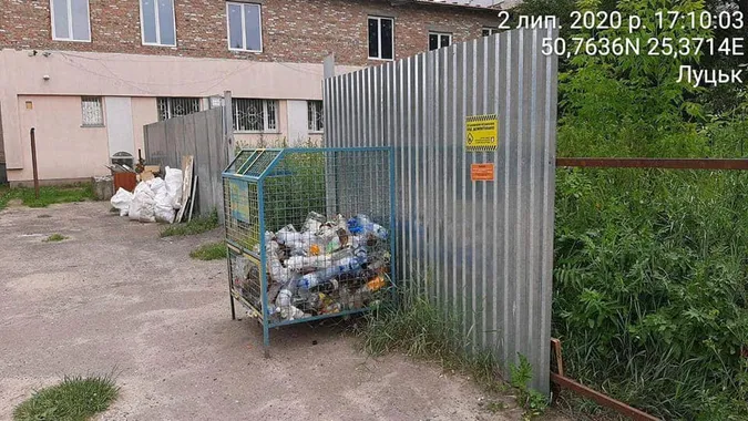 На Молоді в Луцьку демонтують огорожі й гаражі (фото)