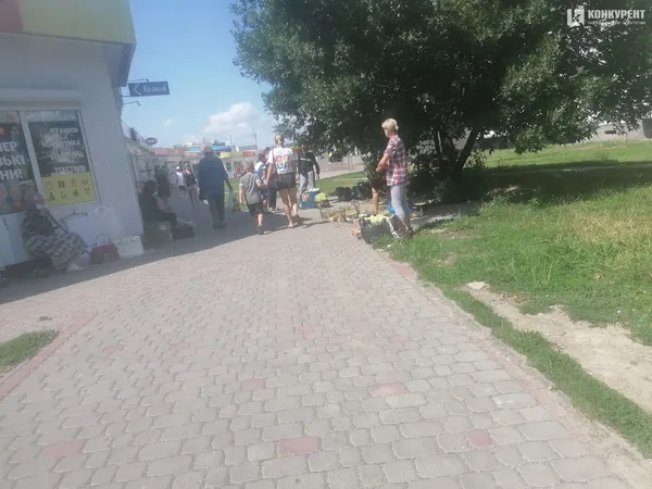 Варшавський ринок: скільки коштують сезонні овочі, фрукти, ягоди