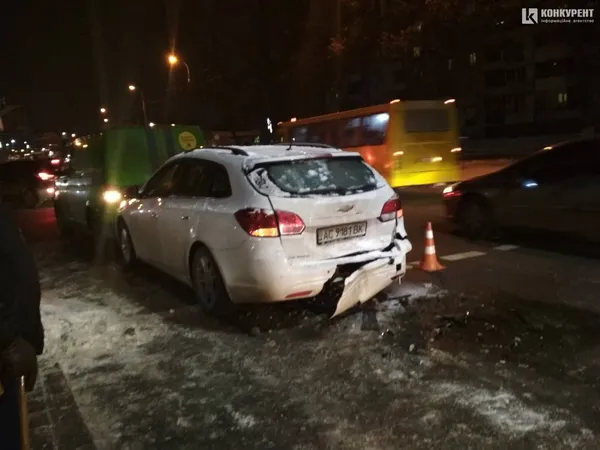 У Луцьку іномарка в'їхала в авто інкасаторів (фото)