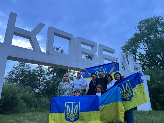 До сліз: у Ковелі зустріли звільненого з полону Валерія Хомича