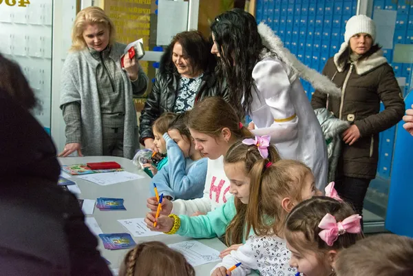 «Переможного Нового року!»: у Луцьку погасили новорічну марку (фото)