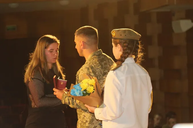 На Волині рідним загиблих воїнів з «князівської» бригади вручили відзнаки «Навіки в строю» (фото)