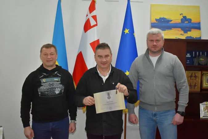 На Волині волонтерам з Латвії вручили відзнаки «За оборону України» (фото)