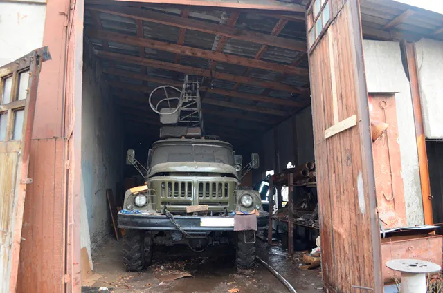 У Луцьку загорівся гараж: рятували автомобіль (фото)