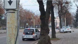 У Луцьку «ганяли» водіїв за припарковані авто на проспекті в центрі міста (фото)