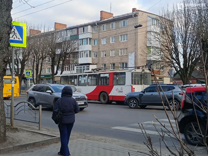 У Луцьку – затор через тролейбус (фото)