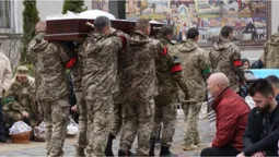 Напередодні Великодня у Луцьку прощалися з Героєм, згадуючи Ісуса (фото, відео)