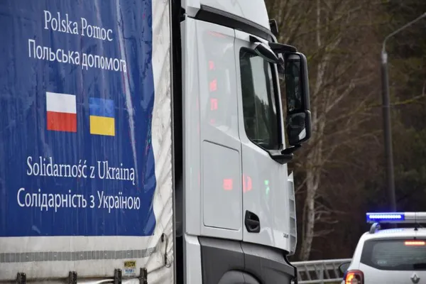 Ліжка, ковдри, респіратори: в «Ягодині» зустріли 38 тонн допомоги від Польщі (фото, відео)