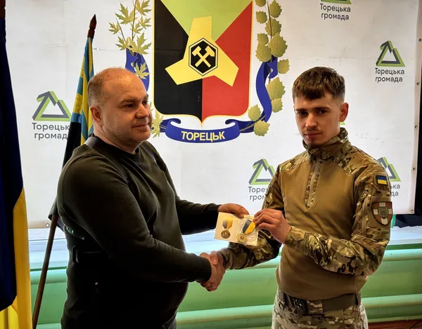 «Сталеву Сотку» нагородили медалями за оборону Торецька (фото)