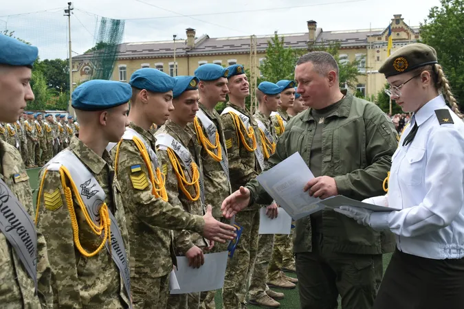 У Луцьку військовий ліцей випустив 330 юнаків та дівчат (фото)