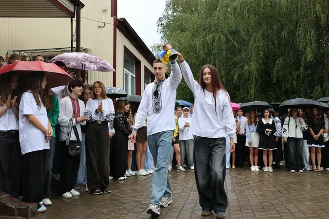Як у Волинському науковому ліцеї зустріли свято першого дзвоника (фото)
