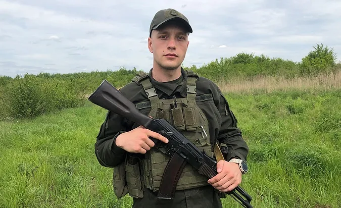 «Розклали міномет і годинами поспіль працювали по ворогу», – волинський гвардієць Богдан про оборону Київщини (відео)