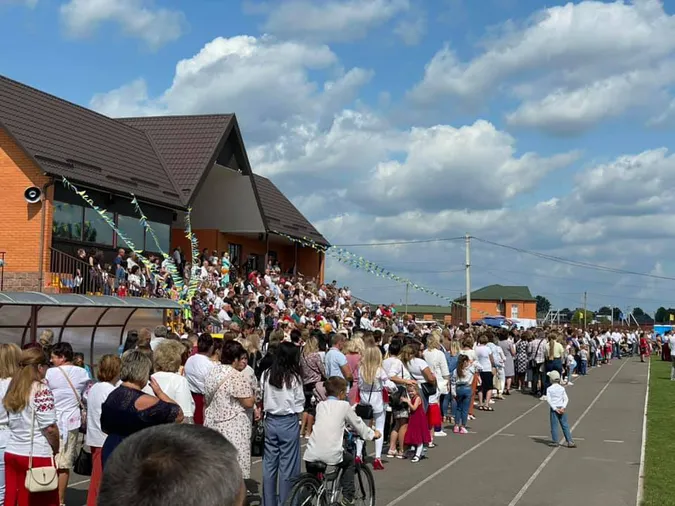 Під Луцьком просто неба триває яскравий етнофестиваль (фото)