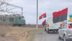 На Волині потяг зупинився перед кортежем Героя «на щиті» (відео)