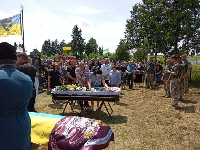 На Волині попрощалися із молодим воїном Михайлом Муковозом (фото)