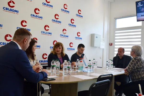 Ми не знаємо, коли 11-класникам вручимо свідоцтва, – директор луцької школи