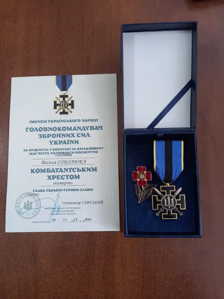 На Волині посмертно відзначили Захисників України: нагороди отримали родини Героїв (фото)