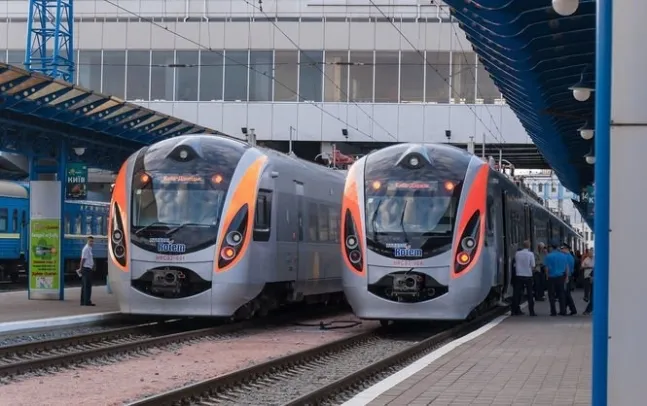 «Укрзалізниця» не продаватиме квитки на дати після 25 березня 