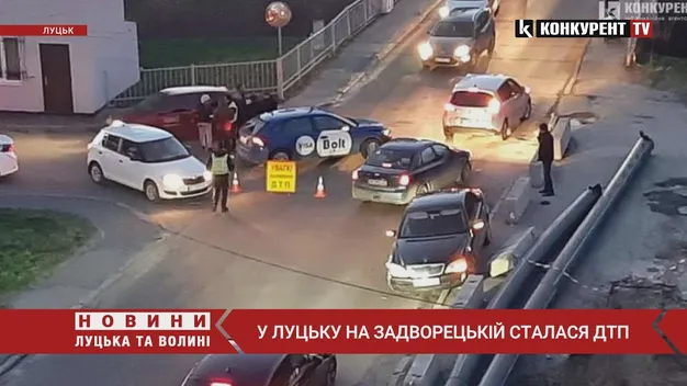 У Луцьку - аварія за участі двох автівок (фото, відео)