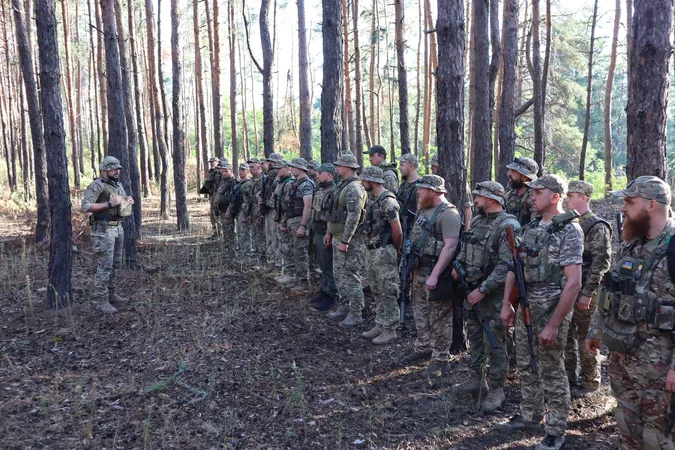 Комбриг волинської ТрО вручив бійцям і бійчиням нагороди (фото)