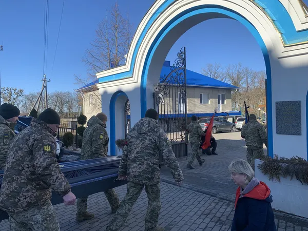 На Волині попрощалися з десантником з Донеччини Максимом Постєвкою (фото)
