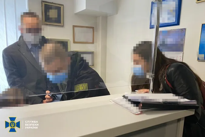 Дані вносили у «Дію»: правоохоронці викрили нову схему підробки ПЛР-тестів