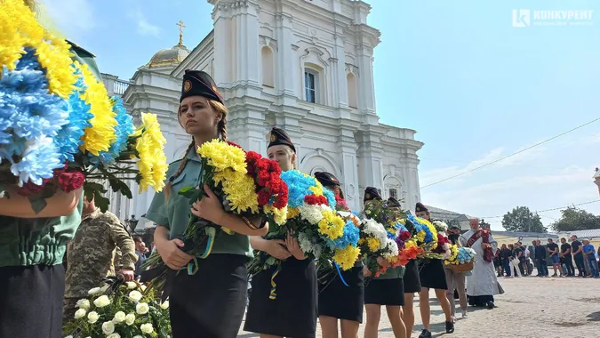Йому було 25: у Луцьку попрощалися із загиблим воїном Максимом Мартиновим (фото, відео)