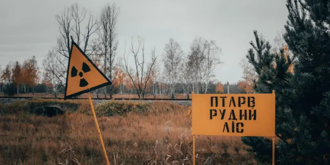 Поблизу ЧАЕС російські терористи здійняли хмари радіоактивного пилу