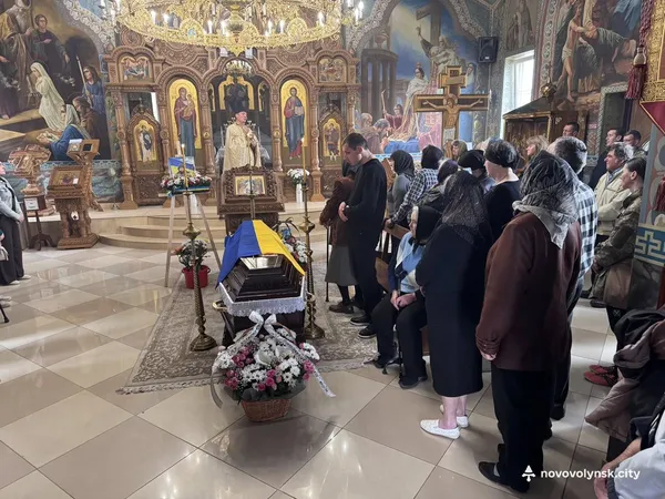 У Нововолинську провели в останню путь воїна Петра Козачука (фото)