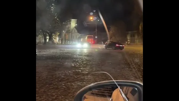 У Луцьку дві «бехи» дрифтували біля замку (відео)