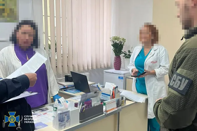 У Рівному викрили групу медиків, які «заробили» на ухилянтах понад 14 мільйонів (фото)