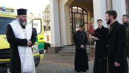 Михаїл освятив реанімобіль, який купила мати загиблого бійця (фото)