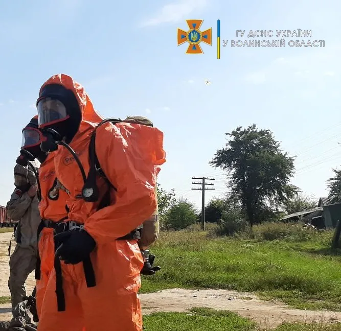 Волинські рятувальники відпрацювали дії при хімічній загрозі (фото)