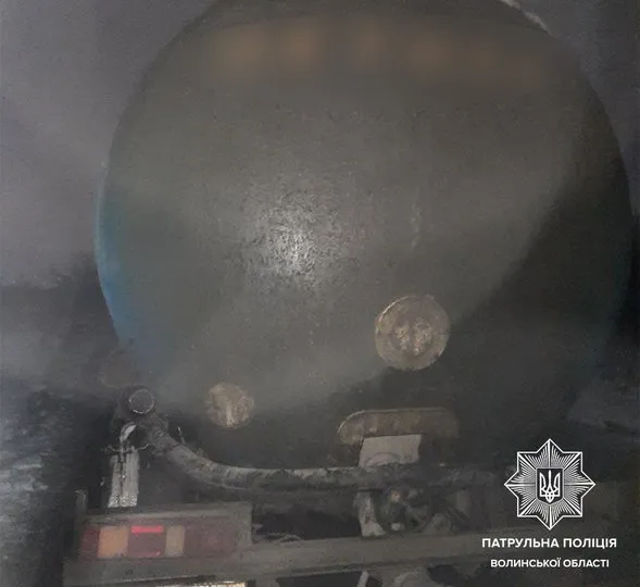 Зливав відходи на околицях: у Луцьку водія вантажівки оштрафували на 34 тисячі гривень (фото)