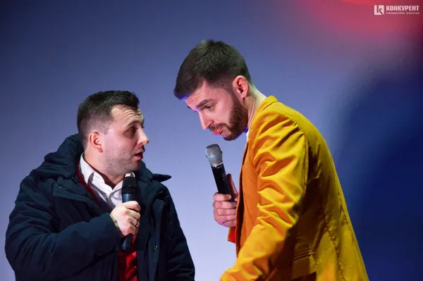 Як лігосмішники у Луцьку «рвали» зал жартами про політику та район ЛПЗ (фото)