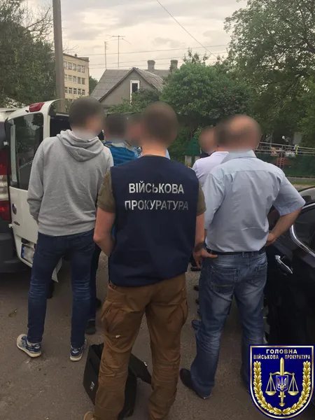 П’ять тисяч доларів за мовчання: на Волині підприємця затримали на хабарі (фото)