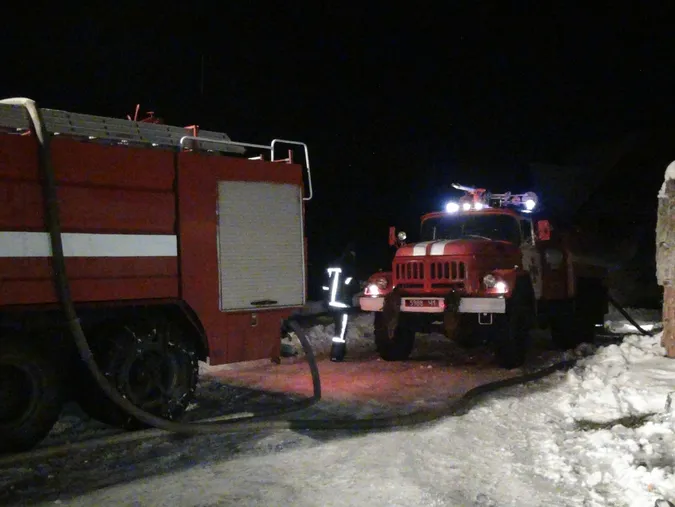 Поблизу Буковеля загорівся готель: є жертва (фото)