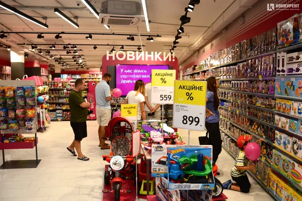 У Луцьку відкрили найрожевіший магазин «Будинок іграшок» в Україні (фото)*