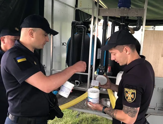 Волинські рятувальники перетворили воду зі Стиру у питну (фото)