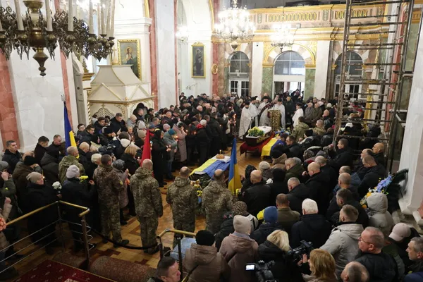 Луцьк попрощався одразу з двома Героями – Олександром Веремчуком та Костянтином Голубом (фото)