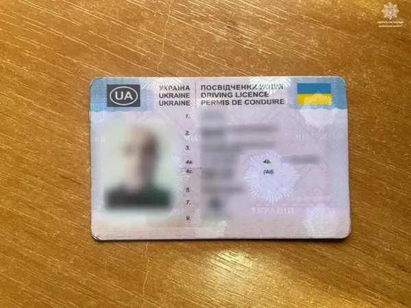 На Волині водій Opel їздив з «лівими» правами (фото)