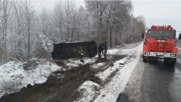 На Волині рятувальники витягнули два автомобілі з кюветів (фото)