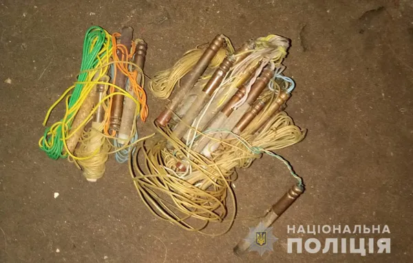Волинянин у підвалі будинку зберігав набої та детонатори (фото)
