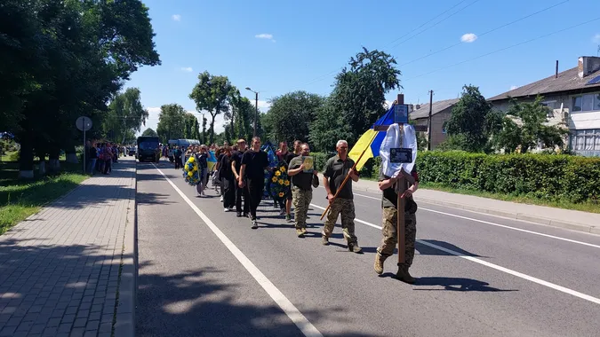 Два сини лишилися без батька: на Волині попрощалися із Сергієм Бручком (фото)
