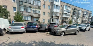 У Луцьку п'яний водій протаранив чотири припарковані автомобілі